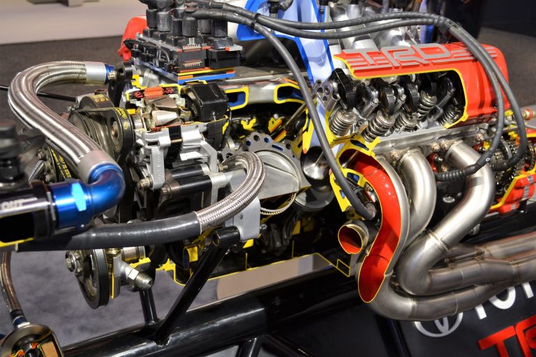 5 Ways a Modern Car Engine Differs From an Old Car Engine Motor Era
